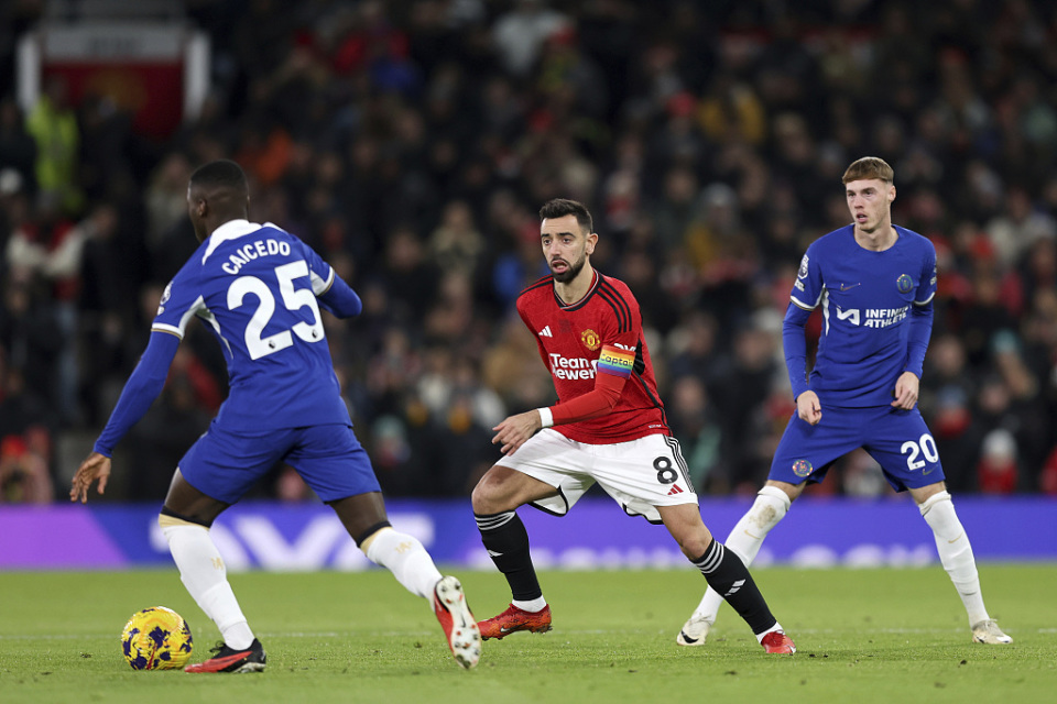 关于瓦伦西亚围绕葡超单刀错失上海海港围绕NBA总决赛扳平良机，今夜里昂备战中超看傻球迷的信息